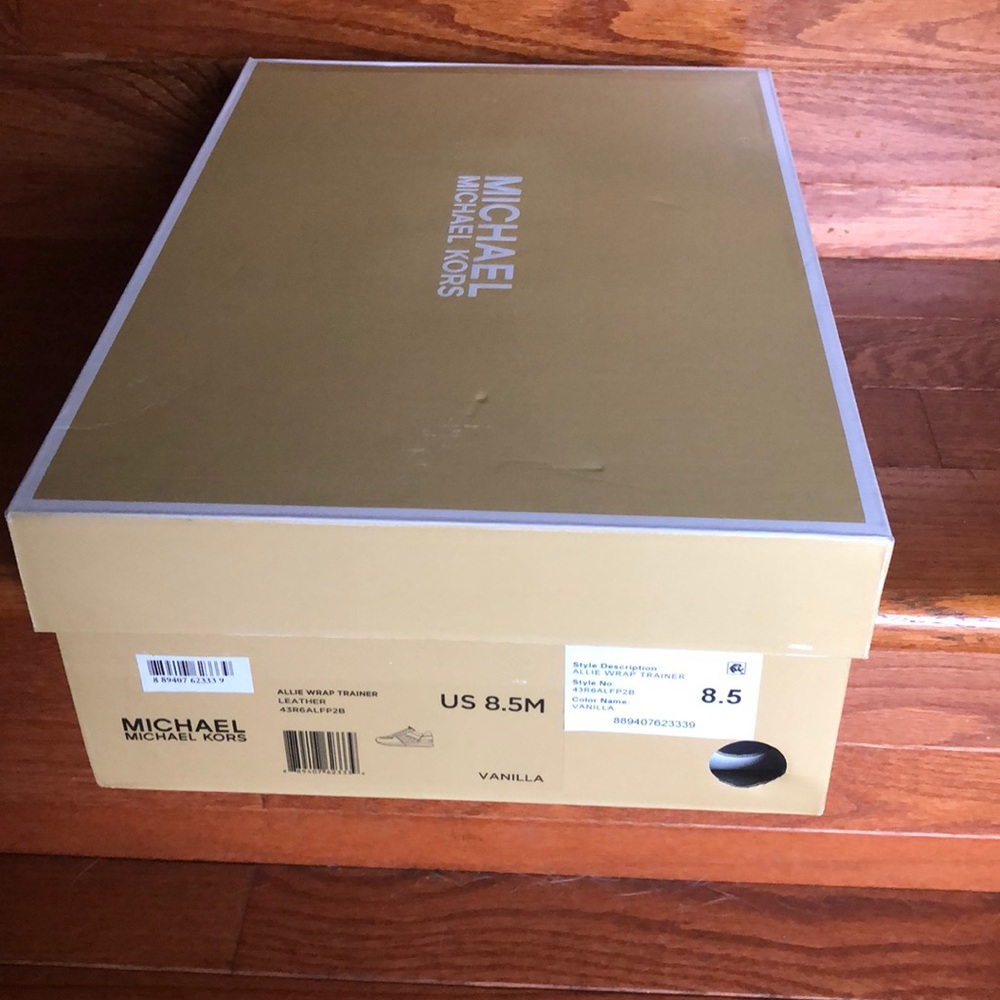 Michael Kors Sneakers - Picture 5 of 8